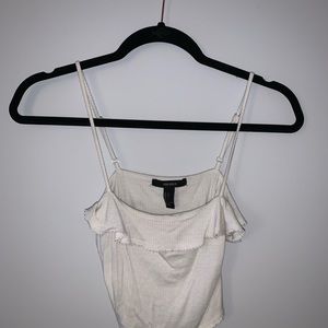 🤍 White ruffled crop top